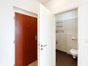Pronájem bytu 1+kk, Praha - Hloubětín, Nademlejnská, 26 m2