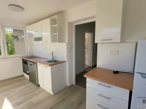 Pronájem bytu 2+1, Komorní Lhotka, 60 m2