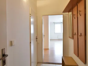 Pronájem bytu 1+kk, Praha - Troja, Hnězdenská, 40 m2