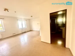 Pronájem bytu 1+kk, Karlovy Vary, Závodu míru, 40 m2