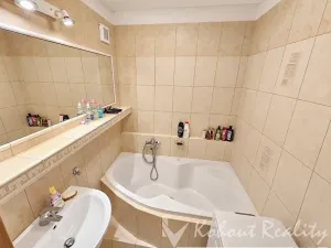 Prodej bytu 3+1, Praha - Horní Měcholupy, Parmská, 78 m2