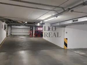 Pronájem garážového stání, Praha - Záběhlice, Mattioliho, 18 m2