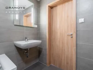Pronájem bytu 1+kk, Praha - Uhříněves, Oty Bubeníčka, 29 m2