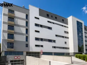 Pronájem garážového stání, Hradec Králové - Nový Hradec Králové, Pod Zámečkem, 15 m2