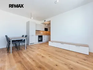 Pronájem bytu 2+kk, Praha - Radlice, U Komína, 41 m2