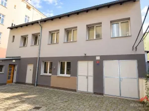 Pronájem bytu 2+1, Děčín - Děčín IV-Podmokly, Mírové nám., 79 m2