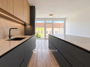 Prodej bytu 3+kk, Znojmo, Jarošova, 76 m2