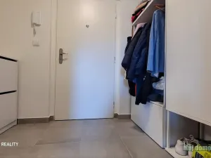 Pronájem bytu 1+kk, Praha - Modřany, Komořanská, 36 m2
