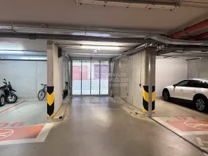 Pronájem garážového stání, Praha - Bubeneč, Jednořadá, 15 m2