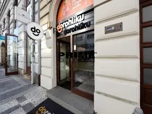 Pronájem obchodního prostoru, Praha - Nové Město, Lazarská, 50 m2