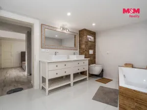 Prodej rodinného domu, Lužná, Masarykovo nám., 165 m2