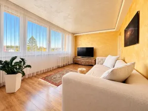 Prodej bytu 3+1, Hradec Králové - Třebeš, Urxova, 67 m2