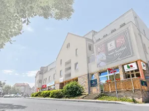 Prodej obchodního prostoru, Horoměřice, Hrdinů, 558 m2
