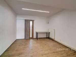 Prodej kanceláře, Plzeň - Severní Předměstí, Bzenecká, 39 m2