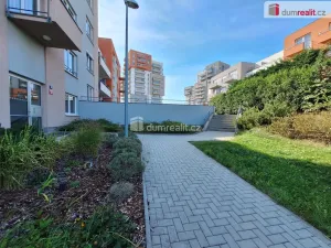 Pronájem bytu 2+kk, Praha, Hlučkova, 63 m2