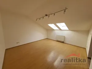 Pronájem bytu 2+1, Opava - Město, U Fortny, 50 m2
