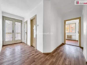 Prodej bytu 2+1, Ostrov, Palackého, 74 m2