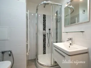 Pronájem bytu 1+kk, Praha - Řepy, Vondroušova, 35 m2