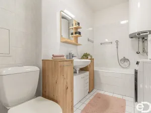 Prodej bytu 2+kk, Neveklov, Pod Radnicí, 56 m2