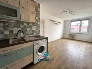 Pronájem bytu 2+kk, Teplice, V závětří, 41 m2