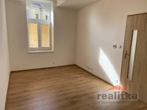 Pronájem bytu 2+1, Opava - Předměstí, Nákladní, 60 m2