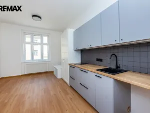 Pronájem bytu 1+kk, Praha - Nusle, Sinkulova, 26 m2