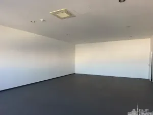Pronájem komerční nemovitosti, Nupaky, Komerční, 470 m2
