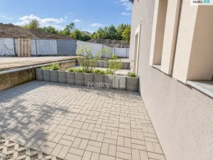 Pronájem bytu 1+kk, Praha - Hrdlořezy, Českobrodská, 28 m2