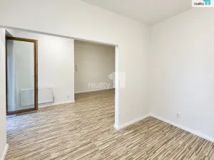 Pronájem bytu 1+kk, Praha - Hrdlořezy, Českobrodská, 28 m2