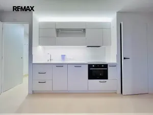 Pronájem bytu 1+kk, Praha - Libeň, Na dlážděnce, 38 m2