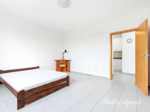 Pronájem bytu 2+kk, Praha - Suchdol, Brandejsovo náměstí, 54 m2