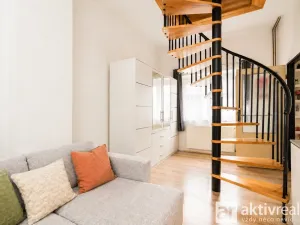 Prodej činžovního domu, Dolní Zálezly, Mírové náměstí, 250 m2