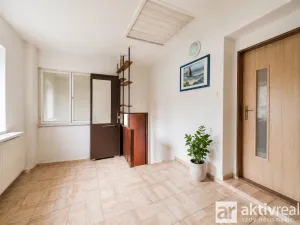 Prodej činžovního domu, Dolní Zálezly, Mírové náměstí, 250 m2