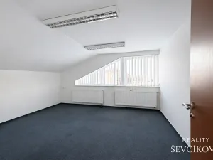 Pronájem obchodního prostoru, Hradec Králové, Vlčkovická, 700 m2