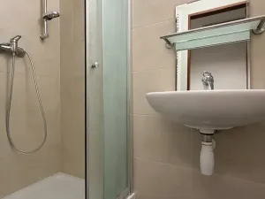 Pronájem obchodního prostoru, Hradec Králové, Vlčkovická, 700 m2