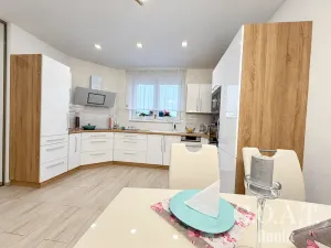 Prodej bytu 3+kk, Vochov, 68 m2