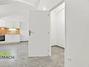 Pronájem bytu 1+1, Náchod, Masarykovo náměstí, 72 m2