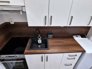 Pronájem bytu 2+kk, Praha - Kamýk, Cuřínova, 43 m2