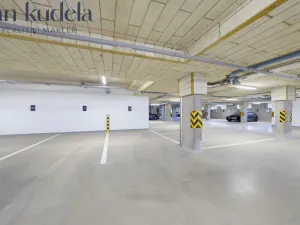 Pronájem garážového stání, Brno, Střední, 13 m2