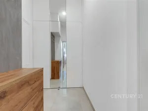Pronájem bytu 1+kk, Praha - Bubeneč, Ovenecká, 34 m2