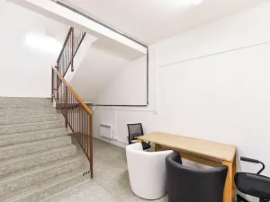 Pronájem kanceláře, Praha - Horní Počernice, Komárovská, 210 m2