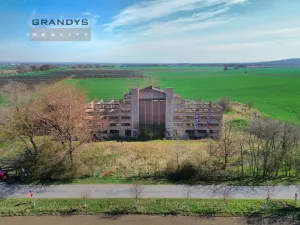 Prodej komerčního pozemku, Všestudy - Dušníky nad Vltavou, 42524 m2