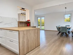 Prodej rodinného domu, Jesenice, Labutí, 238 m2