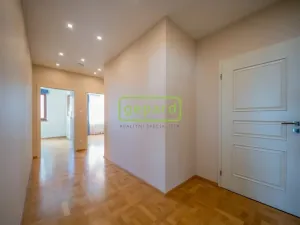 Prodej bytu 4+kk, Praha, Učňovská, 99 m2