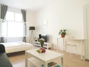 Pronájem bytu 1+kk, Praha - Žižkov, Štítného, 36 m2
