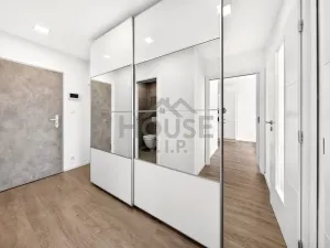 Prodej bytu 2+kk, Praha - Prosek, Prosecká, 42 m2