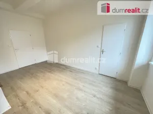 Pronájem bytu 1+kk, Praha - Smíchov, Moulíkova, 25 m2