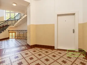 Prodej bytu 2+1, Praha - Holešovice, Řezáčovo náměstí, 45 m2