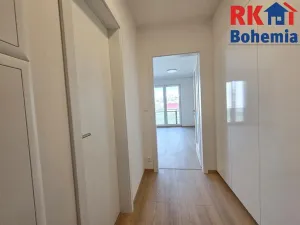 Pronájem bytu 1+kk, Praha - Dolní Počernice, 45 m2