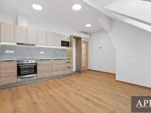 Pronájem bytu 2+1, Strážnice, náměstí Svobody, 58 m2